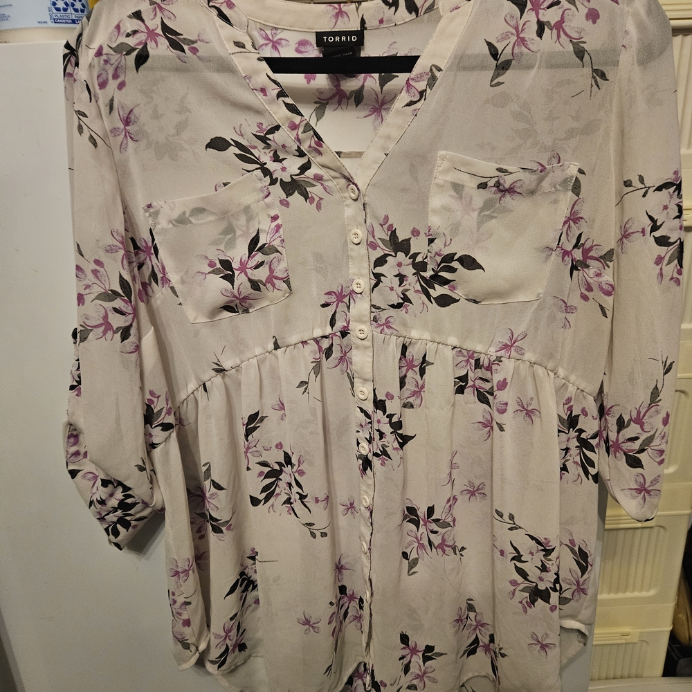 Torrid Size 00 Women's Floral Blouse - Cream and Purple